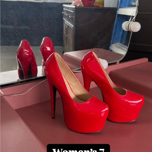 Red Platform High Heels - Picture 1 of 3